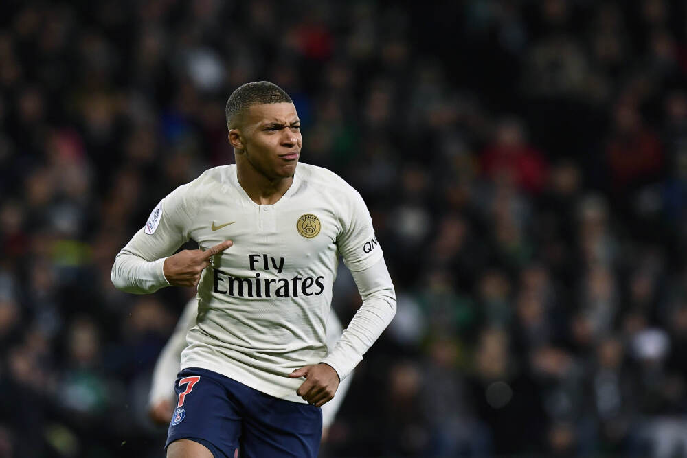 9月23日美股成交额前20：英伟达创新高市值逼近4.5万亿美元